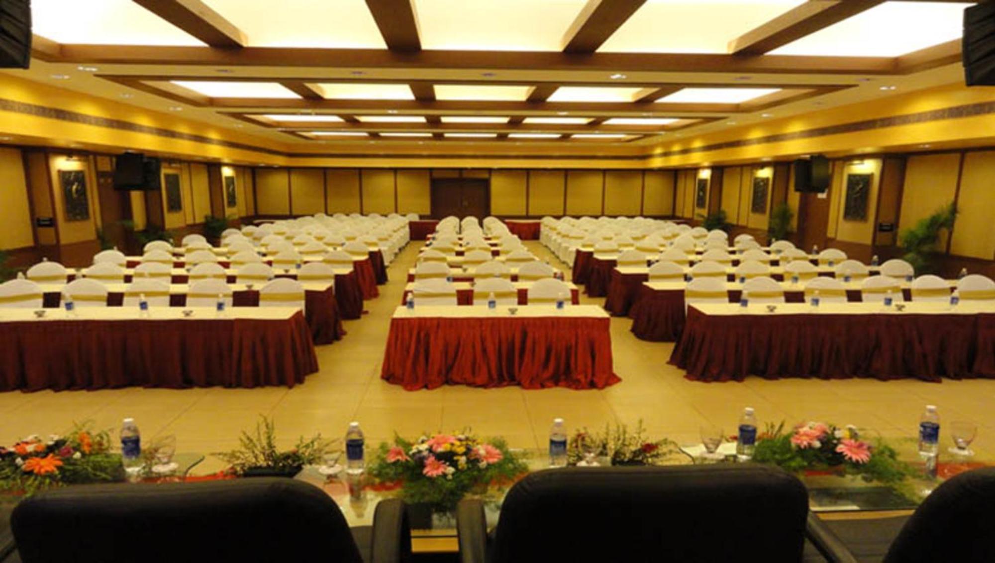 The Grand Regent Hotel Kojambuttúr Kültér fotó